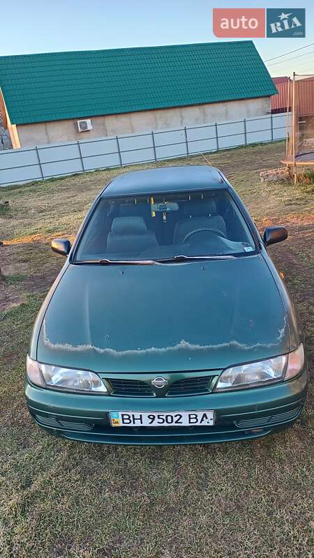 Хетчбек Nissan Almera 1996 в Одесі