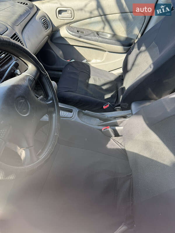 Седан Nissan Almera 2000 в Одесі