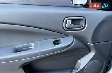 Седан Nissan Almera 2011 в 
