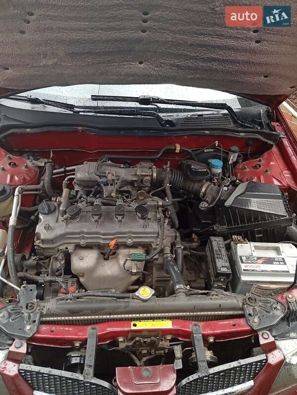 Седан Nissan Almera 2004 в Копычинце