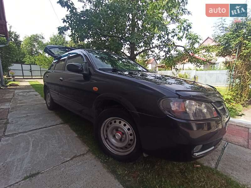 Хэтчбек Nissan Almera 2004 в Калуше