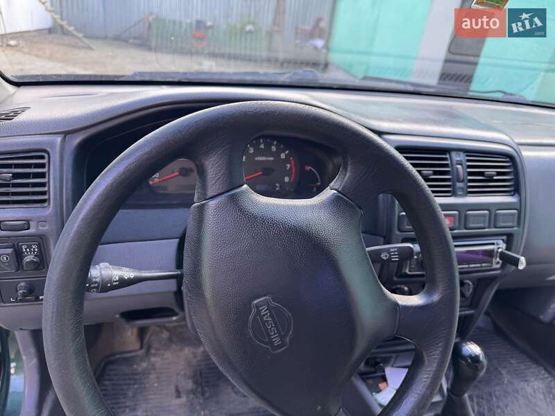 Седан Nissan Almera 1999 в Демидовке