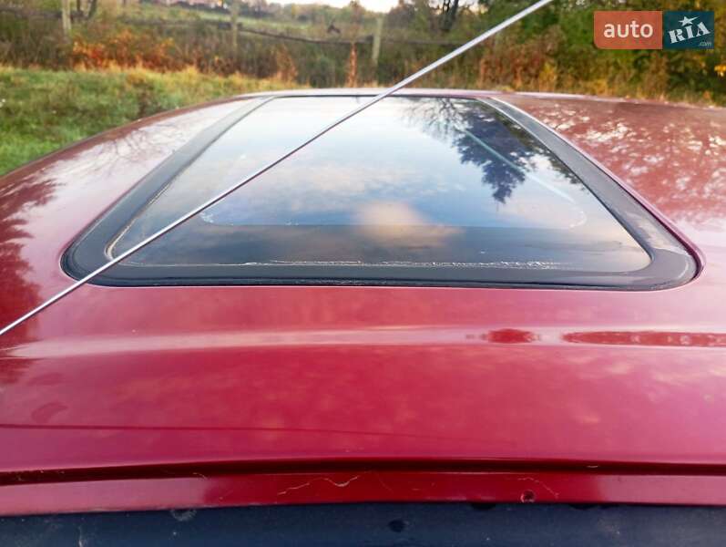 Седан Nissan Almera 1996 в Львове