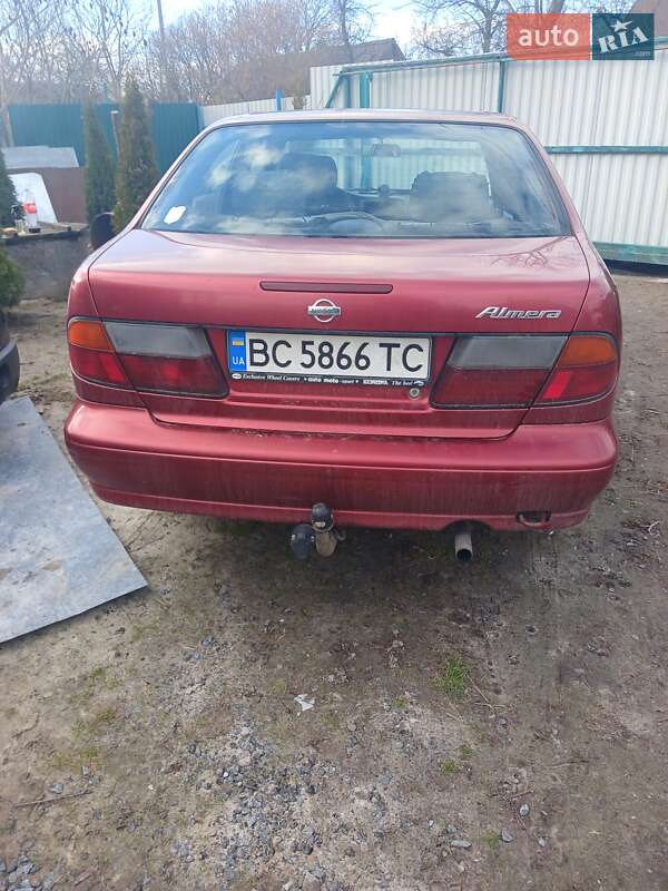 Седан Nissan Almera 1996 в Львове