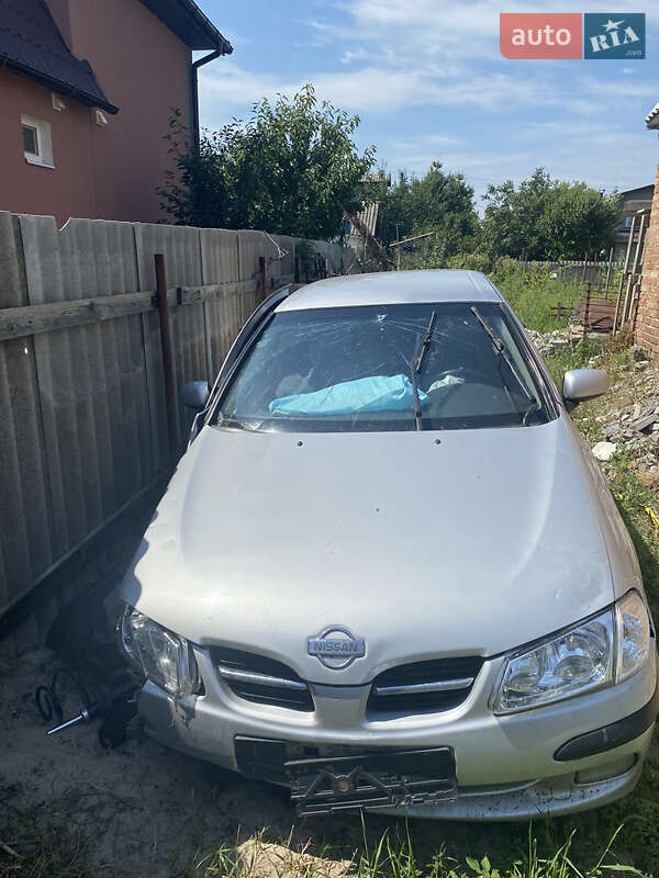 Хэтчбек Nissan Almera 2000 в Днепре