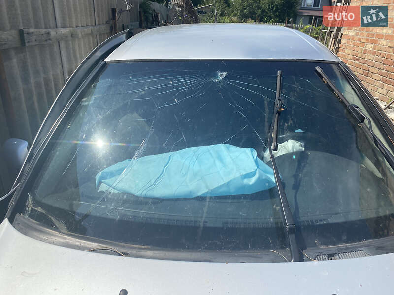 Хэтчбек Nissan Almera 2000 в Днепре