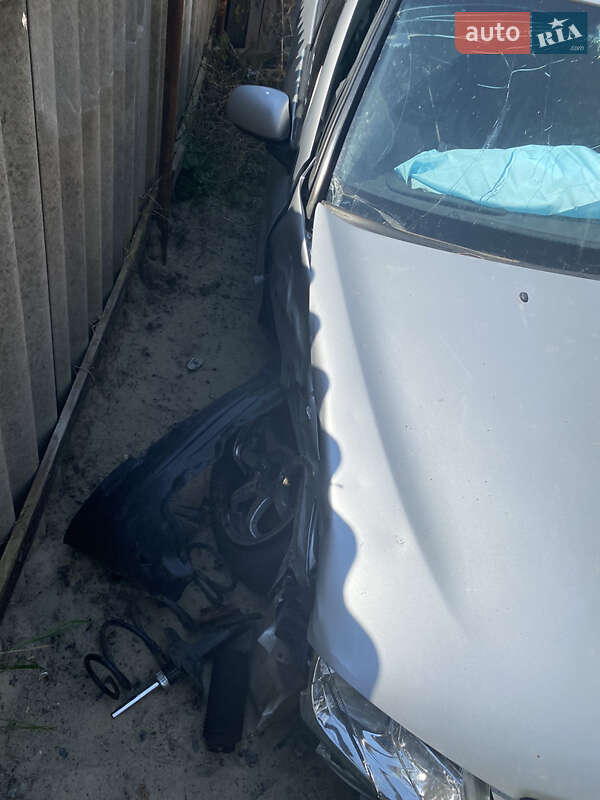 Хэтчбек Nissan Almera 2000 в Днепре