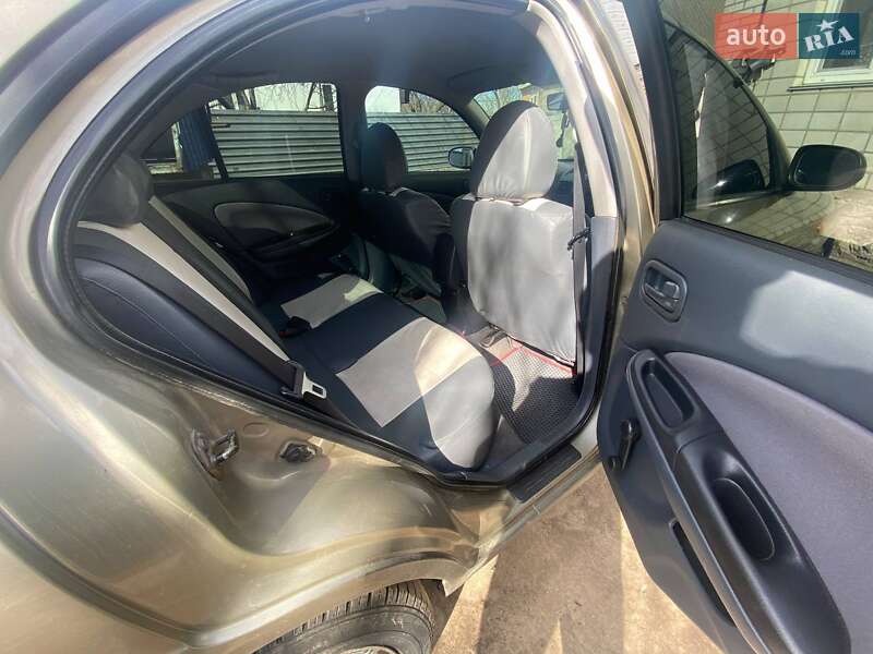 Седан Nissan Almera 2004 в Калинівці