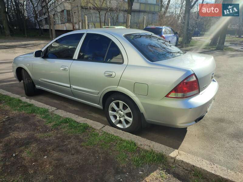 Седан Nissan Almera 2011 в Киеве