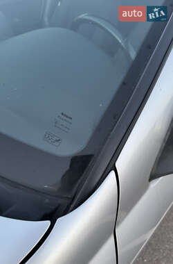 Хэтчбек Nissan Almera 2004 в Кривом Роге