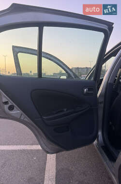 Хэтчбек Nissan Almera 2004 в Кривом Роге