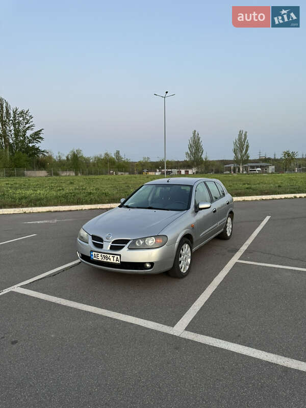 Хэтчбек Nissan Almera 2004 в Кривом Роге