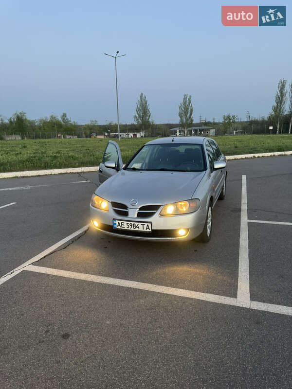 Хэтчбек Nissan Almera 2004 в Кривом Роге