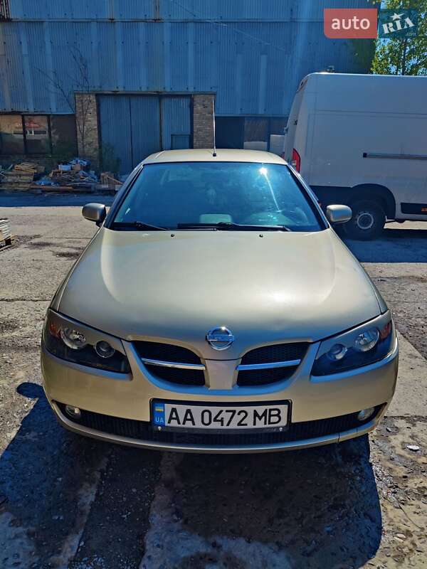 Хетчбек Nissan Almera 2003 в 