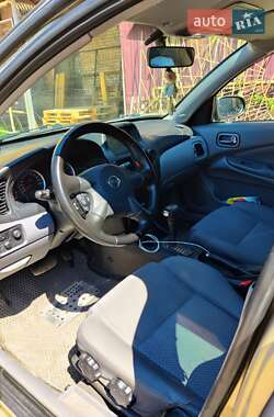 Хетчбек Nissan Almera 2003 в 