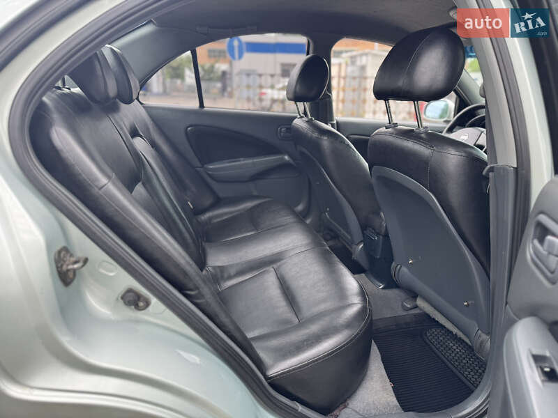Седан Nissan Almera 2006 в Лубнах