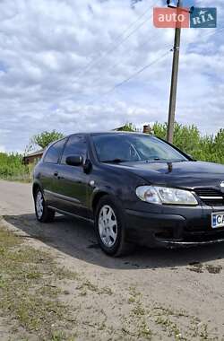 Хэтчбек Nissan Almera 2000 в 