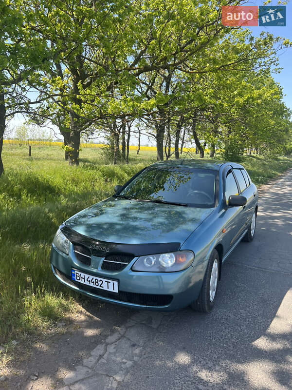 Nissan Almera 2002