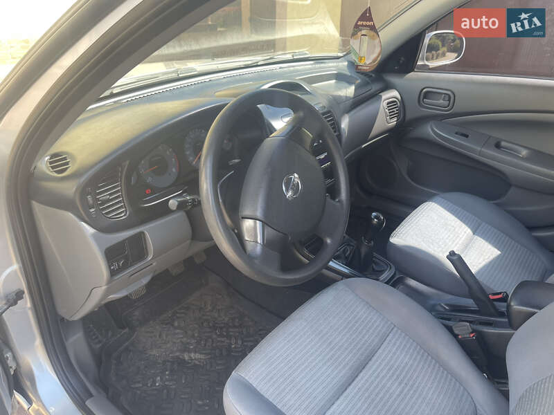 Седан Nissan Almera 2011 в Мене