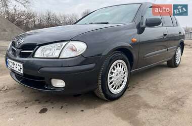 Хэтчбек Nissan Almera 2001 в 