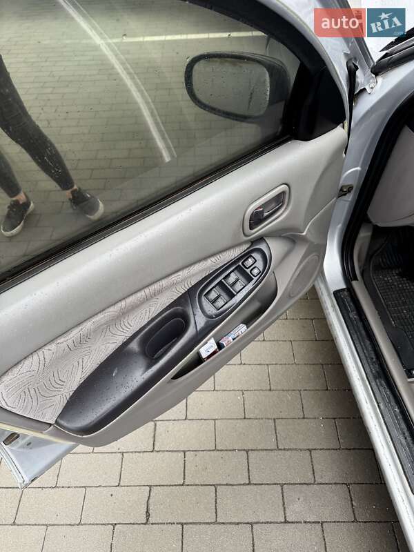 Седан Nissan Almera 2002 в Вінниці