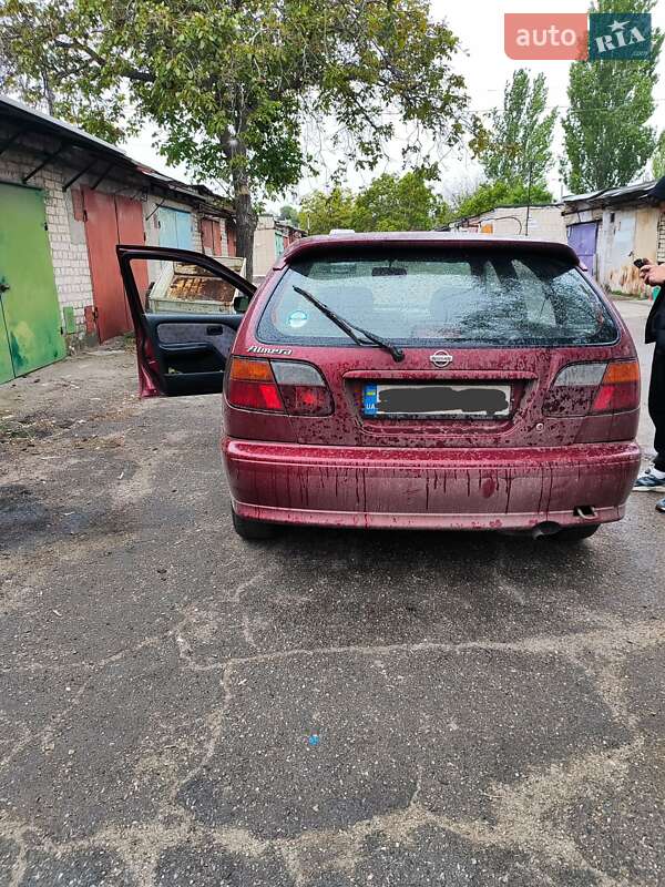 Хетчбек Nissan Almera 1997 в Запоріжжі