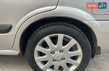 Седан Nissan Almera 2003 в 