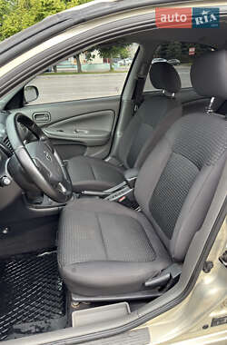 Седан Nissan Almera 2008 в 