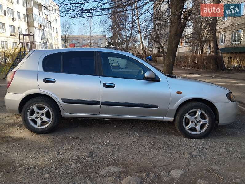Хетчбек Nissan Almera 2003 в Чернівцях