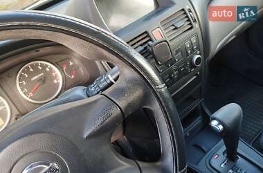 Хэтчбек Nissan Almera 2003 в 
