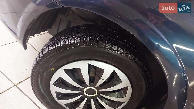 Седан Nissan Almera 2007 в Остер