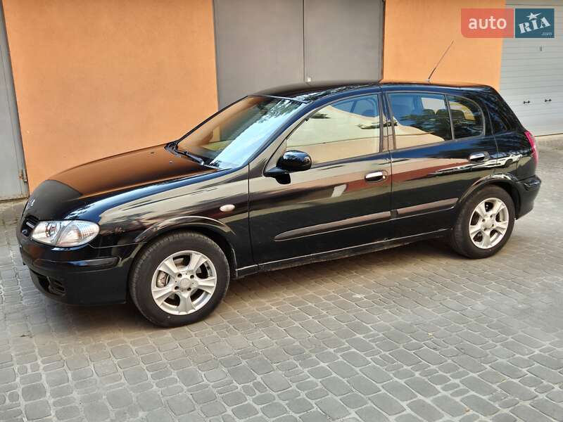 Хетчбек Nissan Almera 2000 в Славуті