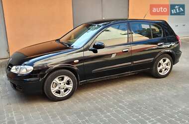 Хэтчбек Nissan Almera 2000 в 