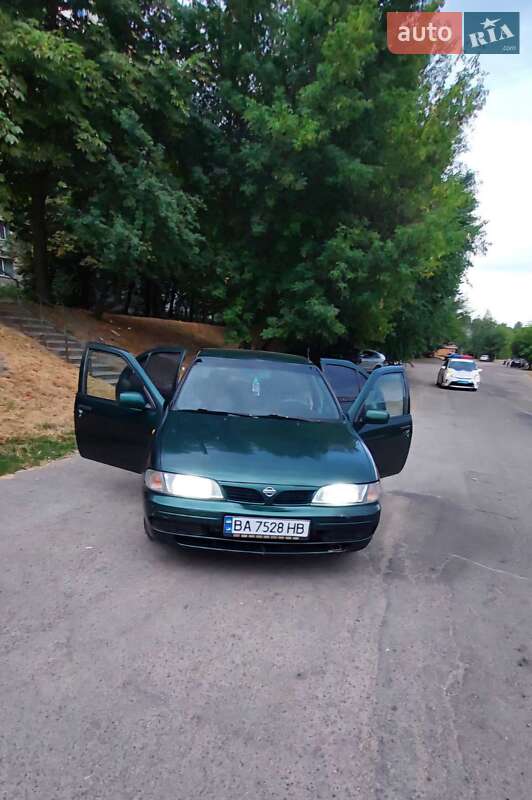 Хэтчбек Nissan Almera 1998 в Кропивницком
