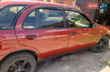 Хэтчбек Nissan Almera 1996 в 