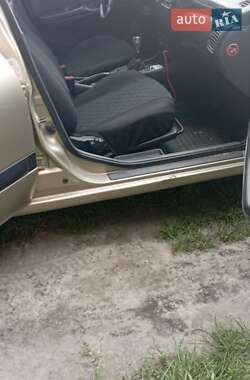 Седан Nissan Almera 2004 в 