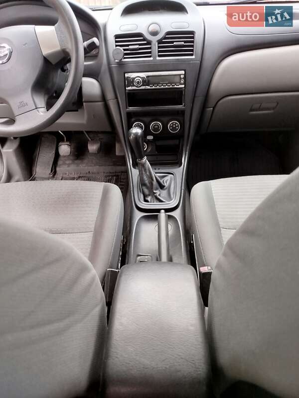 Седан Nissan Almera 2012 в Могилев-Подольске