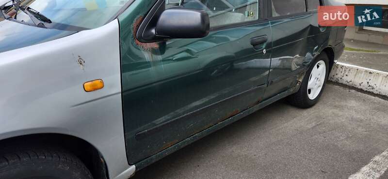 Седан Nissan Almera 1998 в Вышгороде