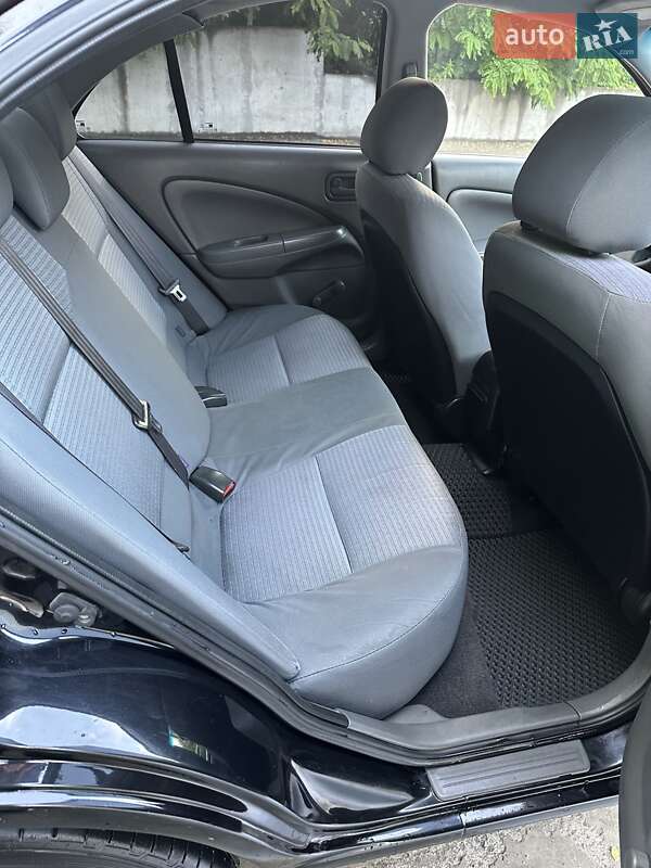 Седан Nissan Almera 2012 в Києві