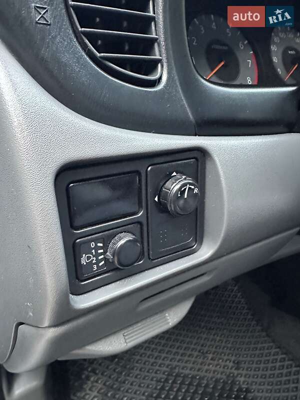 Седан Nissan Almera 2012 в Києві