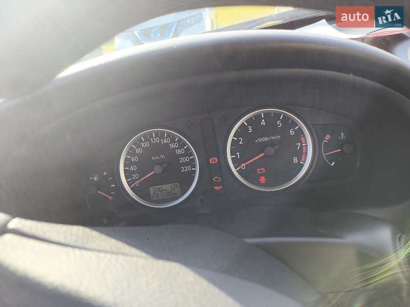 Хетчбек Nissan Almera 2005 в Бучачі