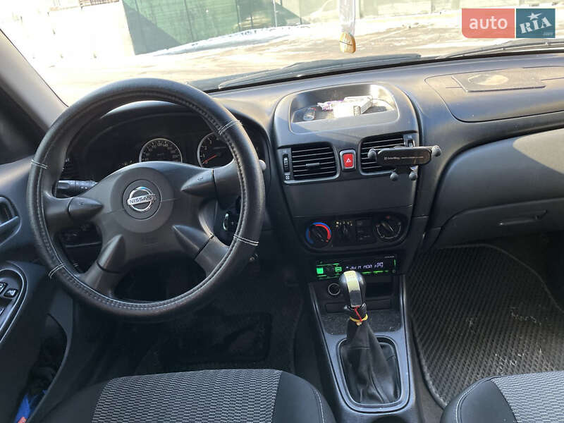 Седан Nissan Almera 2005 в Мукачевому