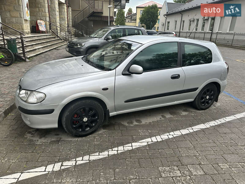 Хэтчбек Nissan Almera 2001 в Ивано-Франковске