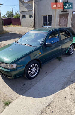 Хэтчбек Nissan Almera 1995 в Измаиле
