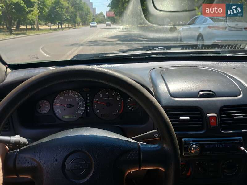 Седан Nissan Almera 2001 в Одессе