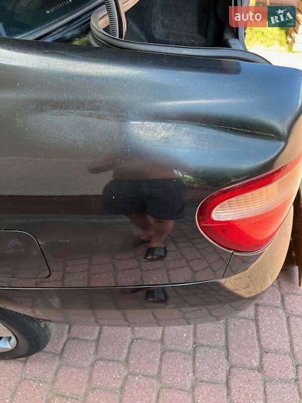 Седан Nissan Almera 2004 в Ивано-Франковске
