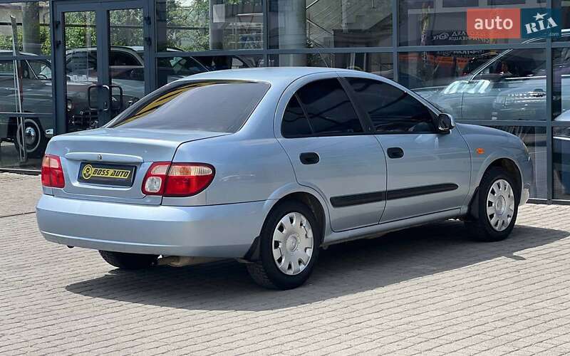 Седан Nissan Almera 2004 в Ивано-Франковске