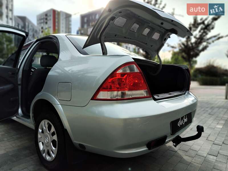 Седан Nissan Almera 2007 в Киеве