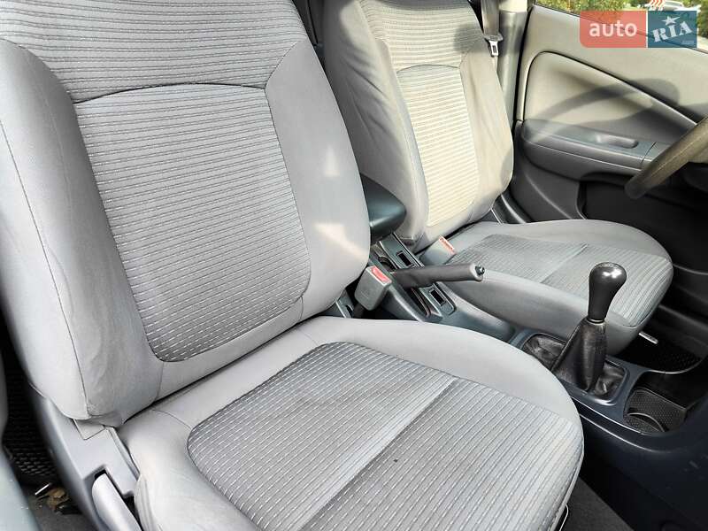 Седан Nissan Almera 2007 в Киеве
