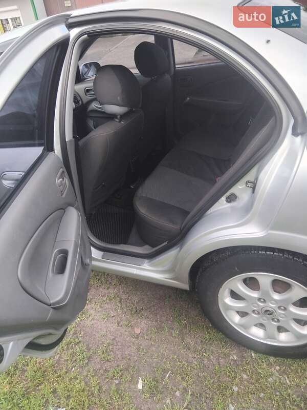 Седан Nissan Almera 2011 в Чернигове